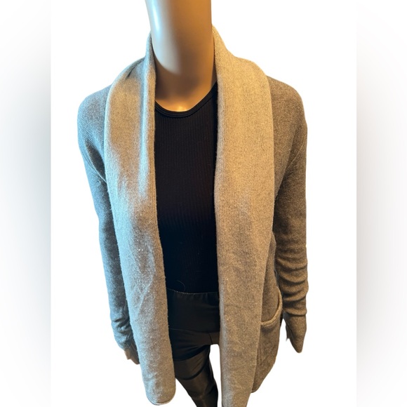 Beautiful and cozy Aritzia cardigan - Picture 9 of 10